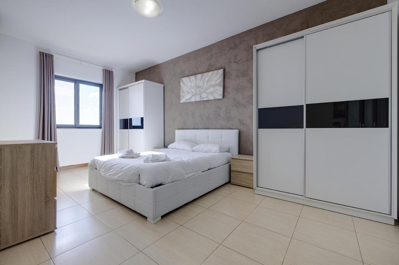 Modern 3 Bedroom Apartment In Central Sliema Ngoại thất bức ảnh
