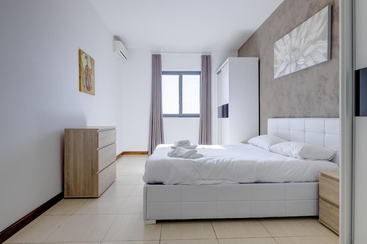 Modern 3 Bedroom Apartment In Central Sliema Ngoại thất bức ảnh