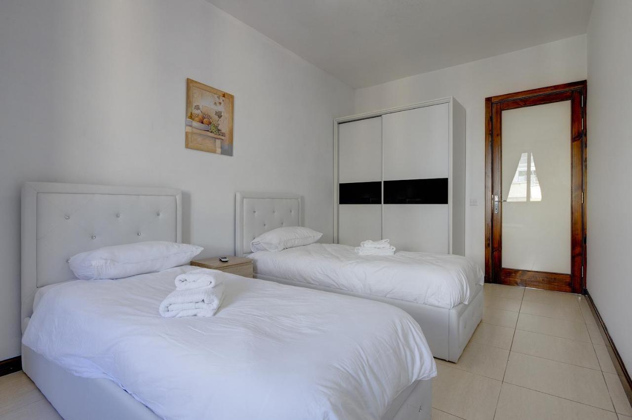 Modern 3 Bedroom Apartment In Central Sliema Ngoại thất bức ảnh